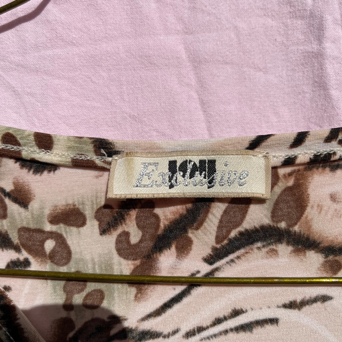 Leopardmönstrad topp från Joy Exclusive - 2