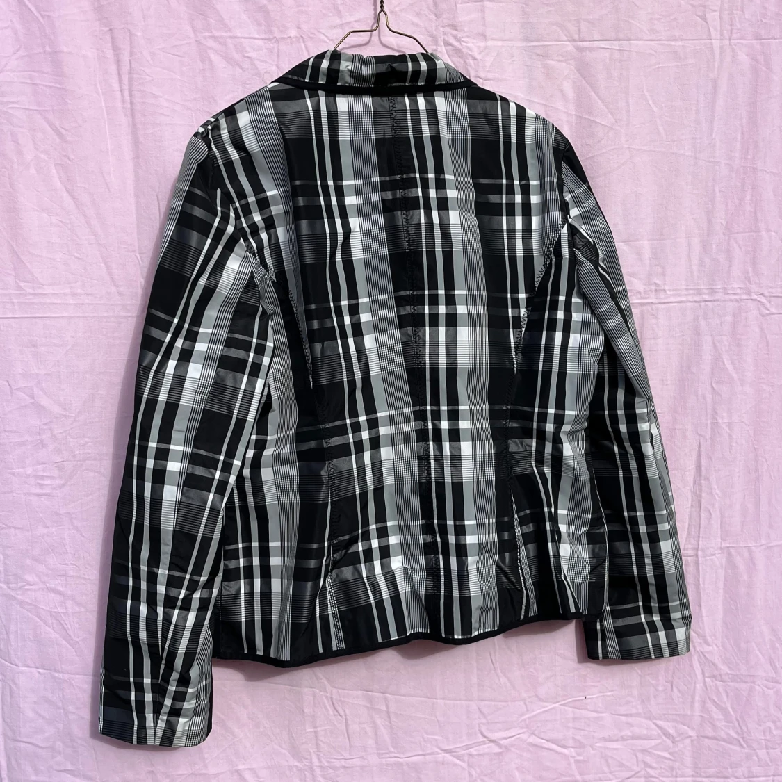 Rutig svartvit kavaj från Betty Barclay - 1