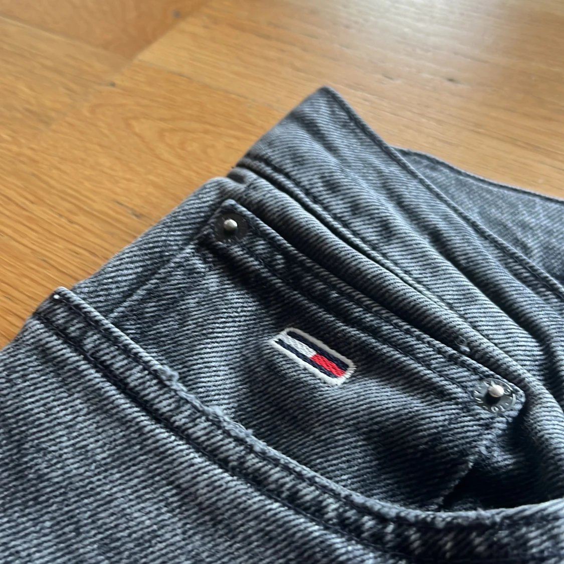 Grå jeans från Tommy Jeans - 3