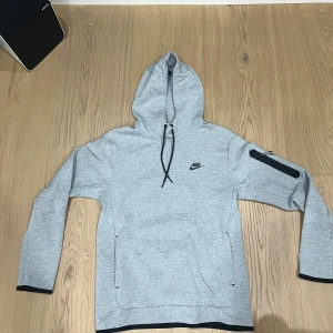Grå nike tröja  - Mycket bra skick 