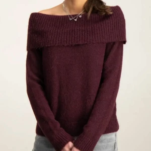 Off shoulder stickad - Off shoulder stickad vinröd tröja storlek 158-164 cm Från Gina. Kom aldrig till användning❤️passar mig som är S/XS