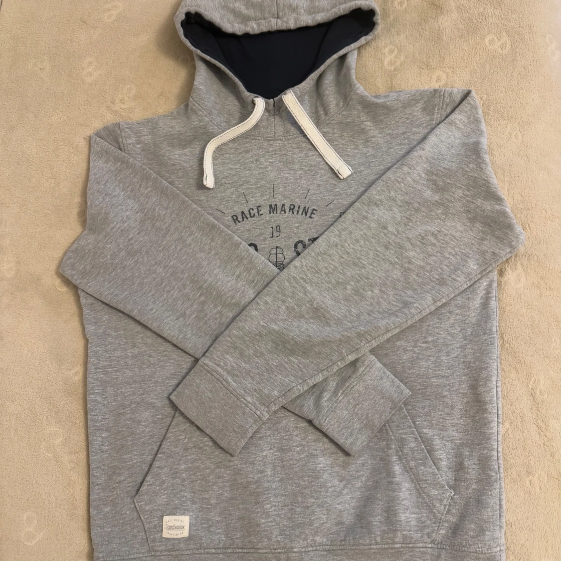 Grå hoodie från Race Marine