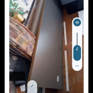 Köksbänk grå Hällestad ifrån IKEA  - Bilderna visar en Köksbänk från IKEA med modellnamnet HÄLLESTAD. Måtten 65 cm bred och 247 cm lång.Det finns ingen bok synlig på bilderna, endast en träskiva med etikett och närbilder på dess kanter. Obs Hämtas i Skene. O skickas ej.