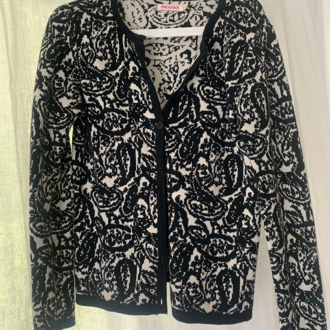 Svartvit kofta från Indiska, storlek S