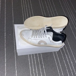Oliver Cabell skor stl 38-39 - Vita Oliver Cabell skor i storlek 38-39. Öppen för förhandlingar och frågor😁
