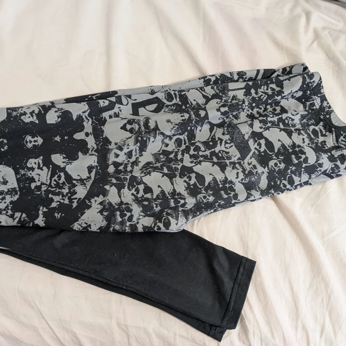 Rock Rebel leggings med dödskalletryck - 3