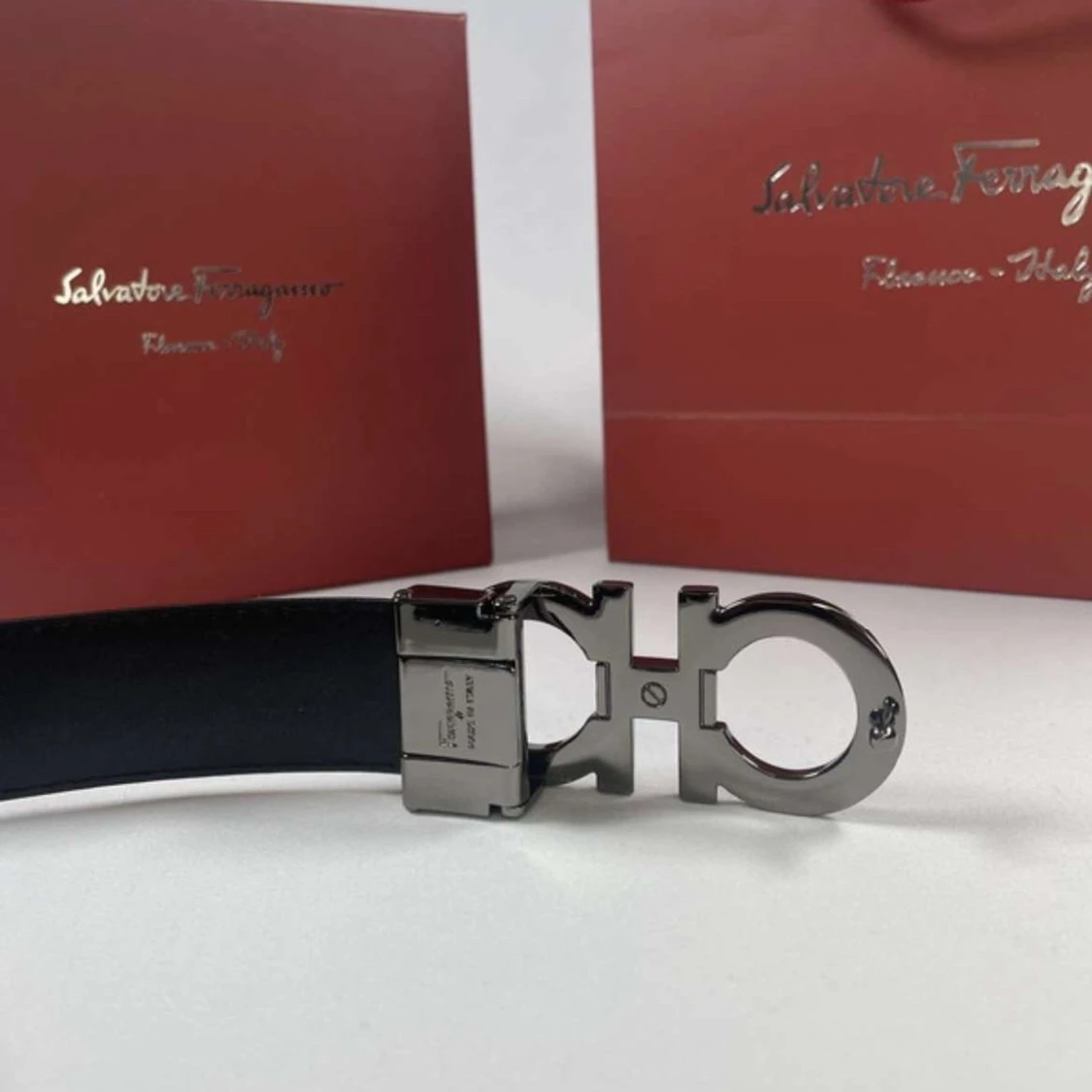 Svart skärp från Salvatore Ferragamo - 2