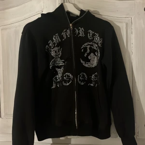 Rhinestone hoddie - Full zip hoodie ifrån Aim for the moon i storlek xs  skriv för mer info👍