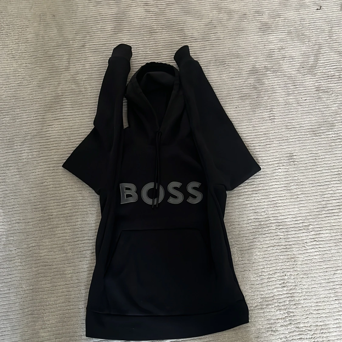 Svart hoodie från BOSS - 1