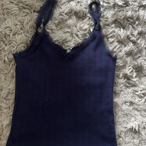 Blått linne  - Ett blått linne från h&m. Använt ett fåtal gånger 