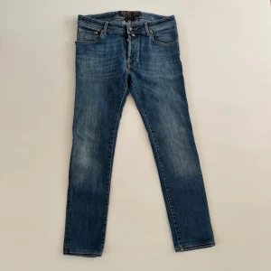 JACOB COHEN JEANS  - Jacob Cohen Jeans - Modell: 622 comfort - Tecken på användning: Minimala - Storlek: 33, Benlängd: 96cm, Midija: 42cm - deluxecloset 