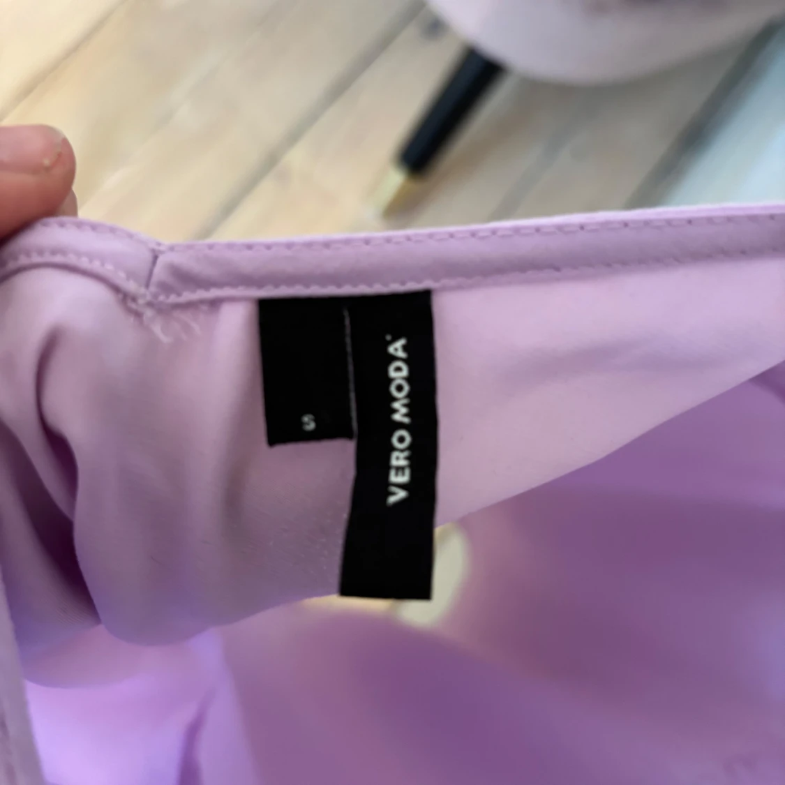 Ljuslila linnetopp med spets från Vero Moda - 2