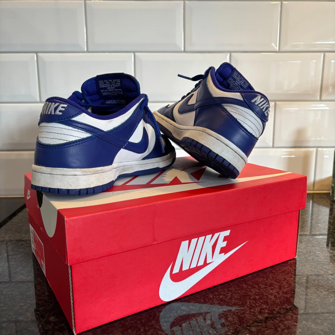 Nike Dunk Low blå och vita sneakers - 2