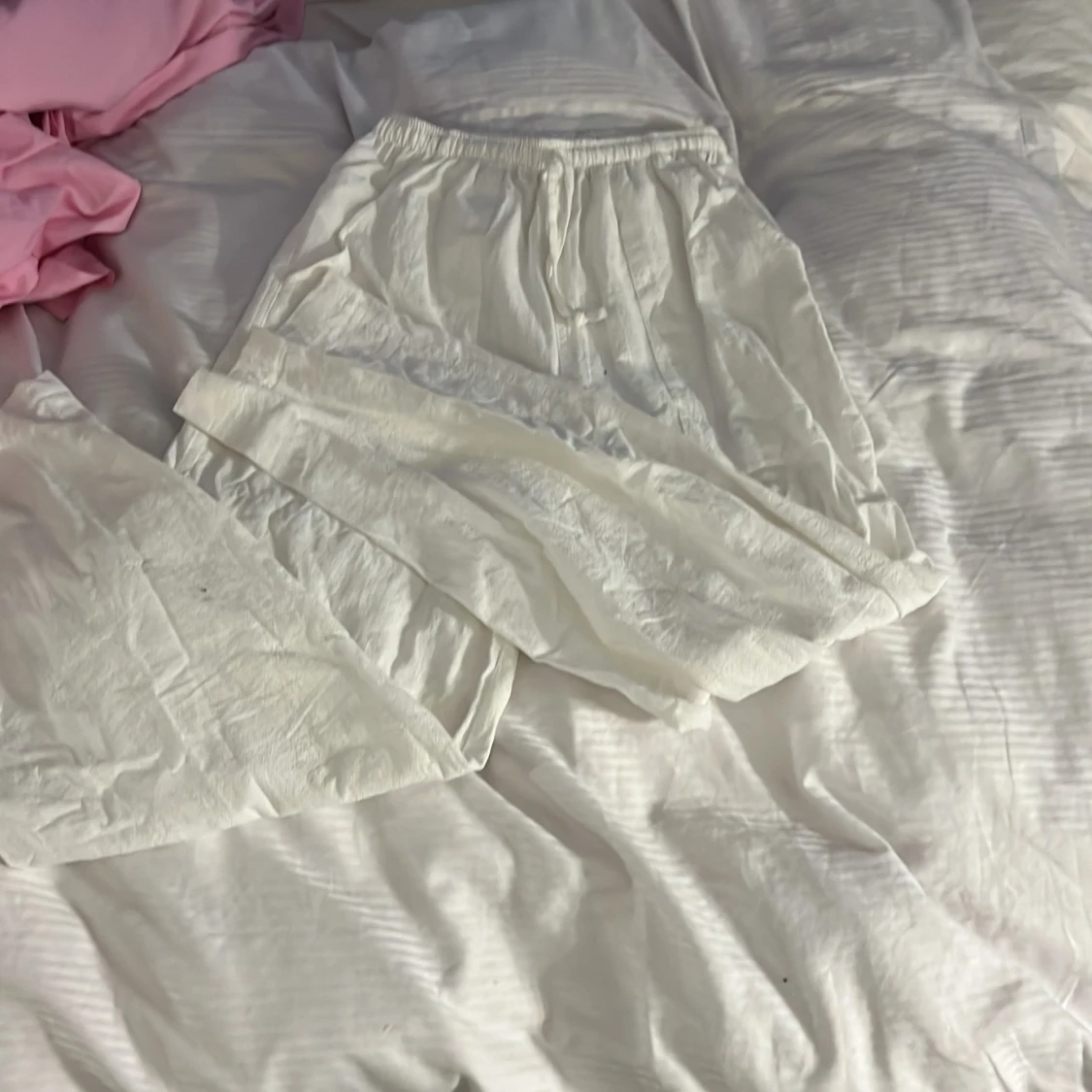 Vita linnebyxor med resårmidja