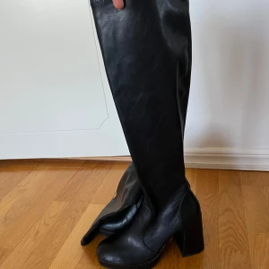 Boots med klack  - Boots med klack som är vegan vänliga. Otroligt bekväma, har bara inte kommit till användning.