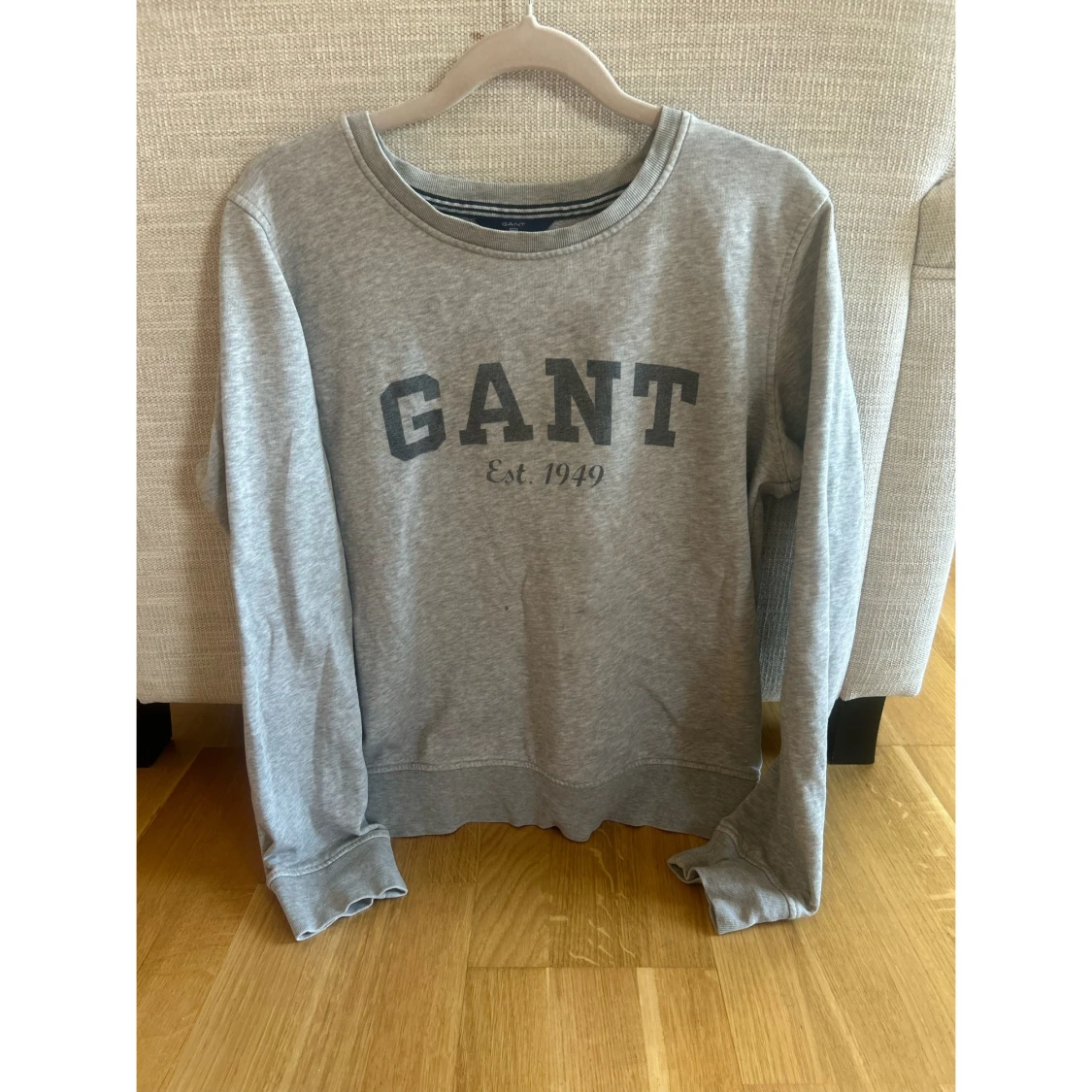 Grå sweatshirt från GANT - 1