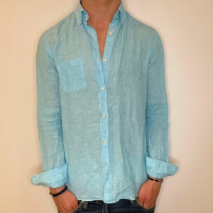 Massimo Dutti Linneskjorta  - Stilren och somrig | Strl - S | Skick - 10/10 | Nypris - ca 800kr | Pris ej hugget i sten | För Ytterligare frågor är det bara att skriva 🗣️