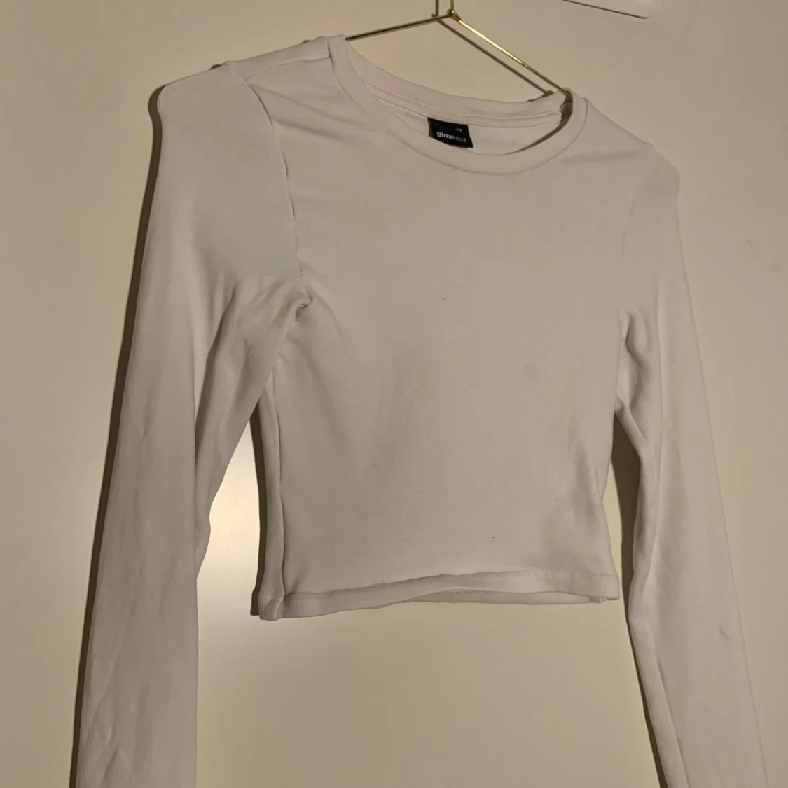 Vit croppad långärmad topp