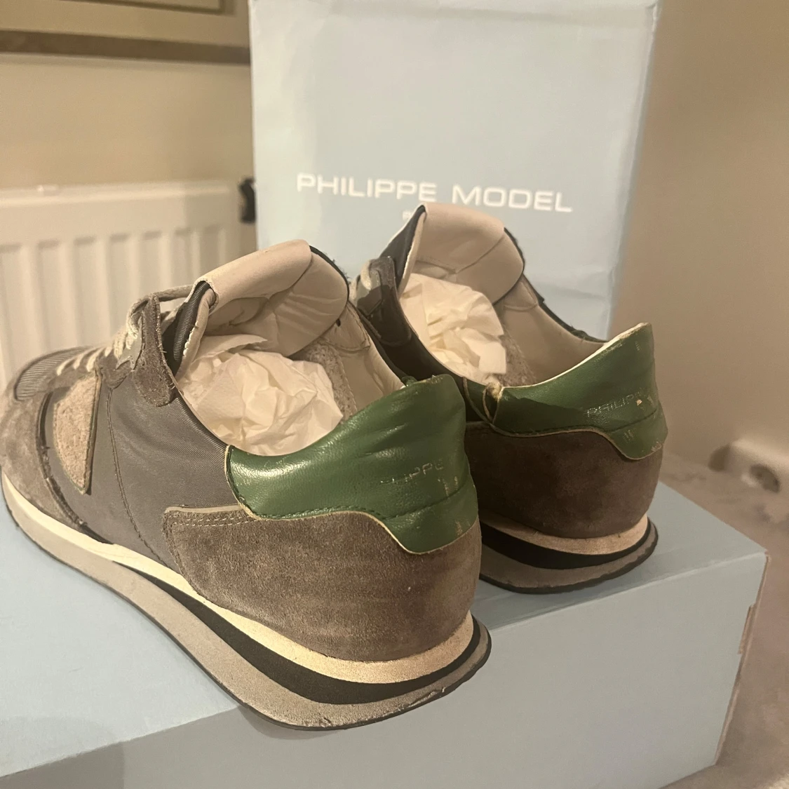 Philippe Model sneakers i grå mocka - 2