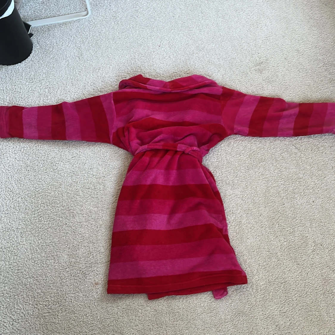 Röd och rosa randig morgonrock med bälte - 1