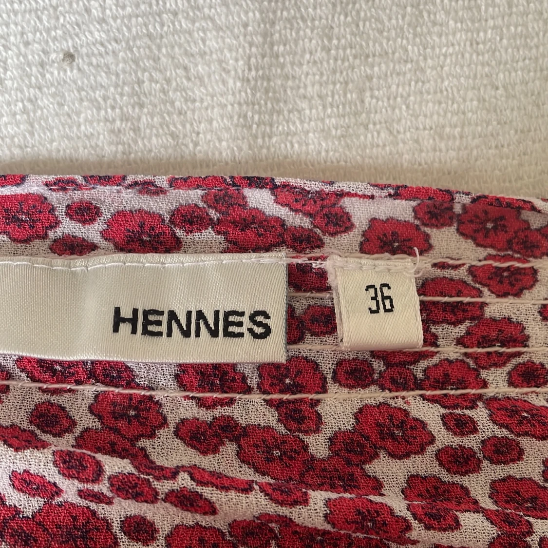 Röd blommig blus från Hennes - 3