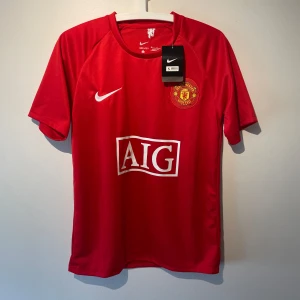 Manchester United fotbollströja - Nyskick Manchester United fotbollströja. Om du har frågor är det bara att skriva🙌