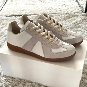 Maison Margiela Gats - Helt nya vita gats. Låda, påse osv ingår. Kvitto finns. Tveka inte med frågor🙏