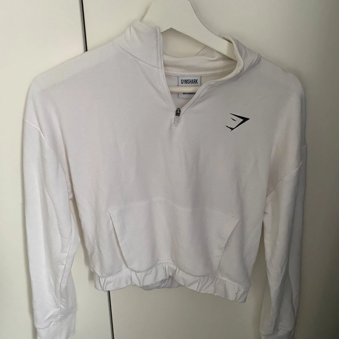 Vit croppad hoodie från Gymshark - 1