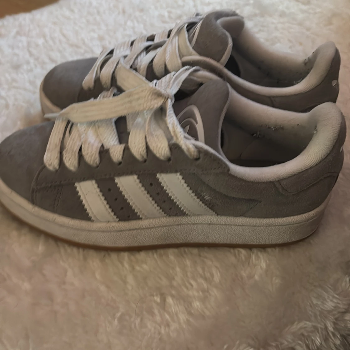 Grå Adidas Campus sneakers - 1