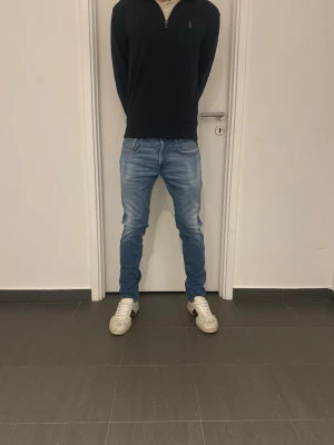 Replay jeans Anbass - Säljer nu dessa Replay Anbass jeans, skriv för fler bilder/frågor😊