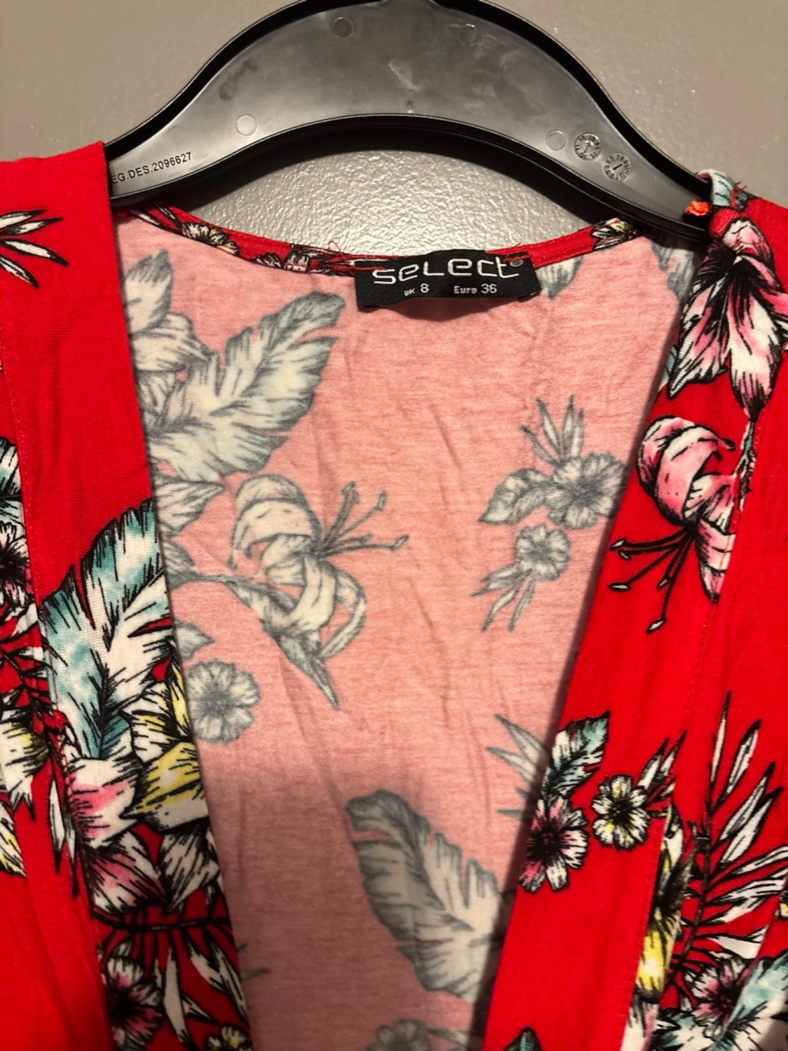 Röd blommig omlottopp från Select - 2