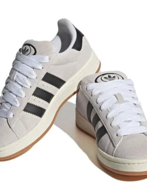 Adidas Campus grå sneakers - säljer ett par adidas campus 00 eftersom de inte längre kommer till användning. ett par svarta skosnören kommer även med. pris kan diskuteras. 