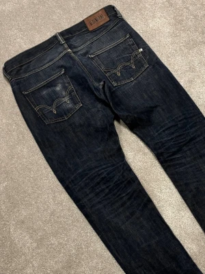 EDWIN Jeans - EDWIN Jeans | Skick 9/10 mycket bra | Nypris ca 2500kr | Mitt pris 599kr | Midja: 46cm | Ytterbenslängd: 110cm | Benöppning: 17,5cm | Lår: 32cm | Kom gärna pm vid frågor eller funderingar | Postas eller möts upp i Gävle!