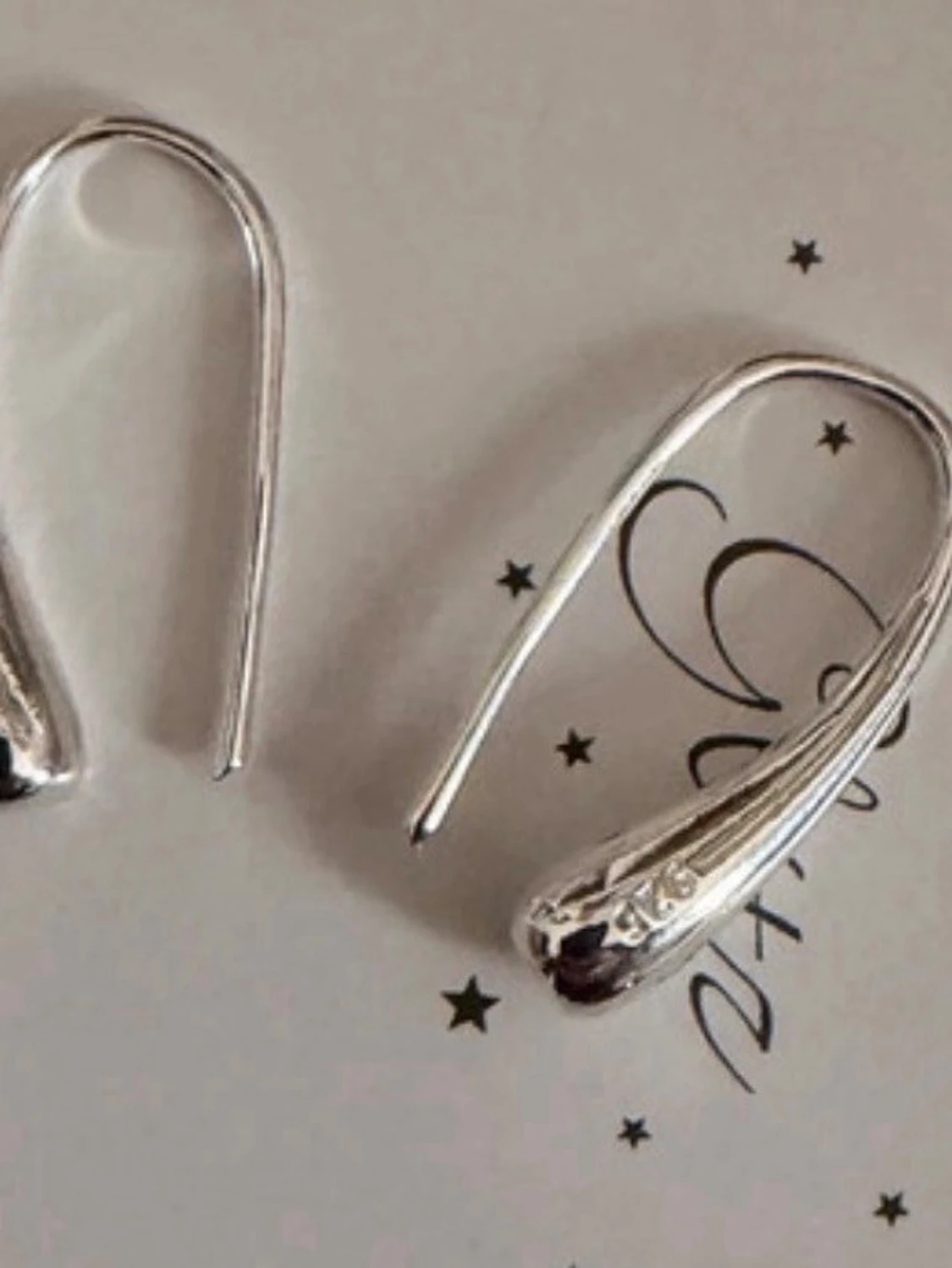 Silvriga droppformade örhängen - 1
