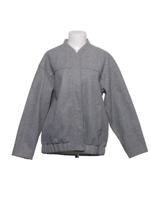 Grå oversized jacka - Snygg oversized jacka som tyvärr inte kommer till användning längre, perfekt nu till våren💞