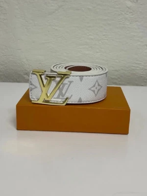Lv bälte  - Helt ny, skickas inom lång tid