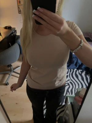 Ljusrosa topp - Säljer en enkel topp som är ljusrosa💗sitter som S.