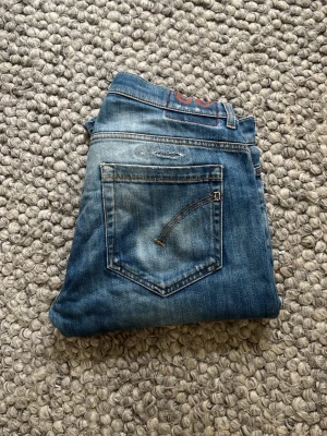 Dondup George Jeans 32 - Snygga Dondup George Jeans i storlek 32, grymt  skick! Skriv vid fler frågor eller funderingar.