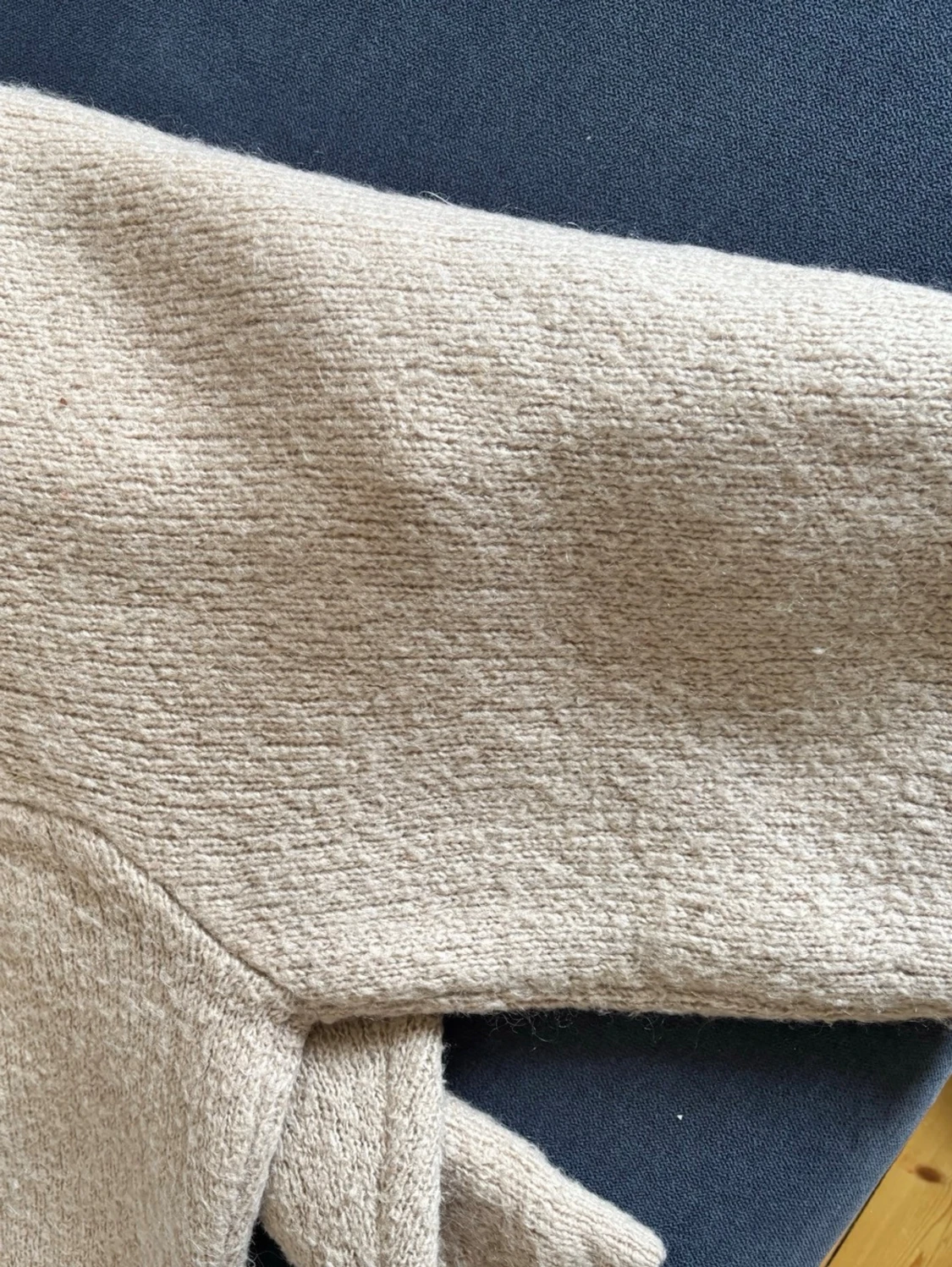 Beige stickad tröja från American Vintage - 2