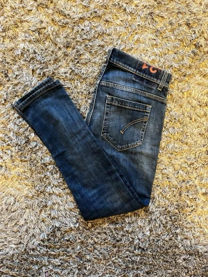 Dondup jeans George - Galet snygga jeans från Dondup! | Populäraste och mest eftertraktade jeans modellen!! | Modell: George | Skick: 9/10 | Nypris: 4000kr | Mitt pris: 549kr | Hör gärna av dig vid frågor!!