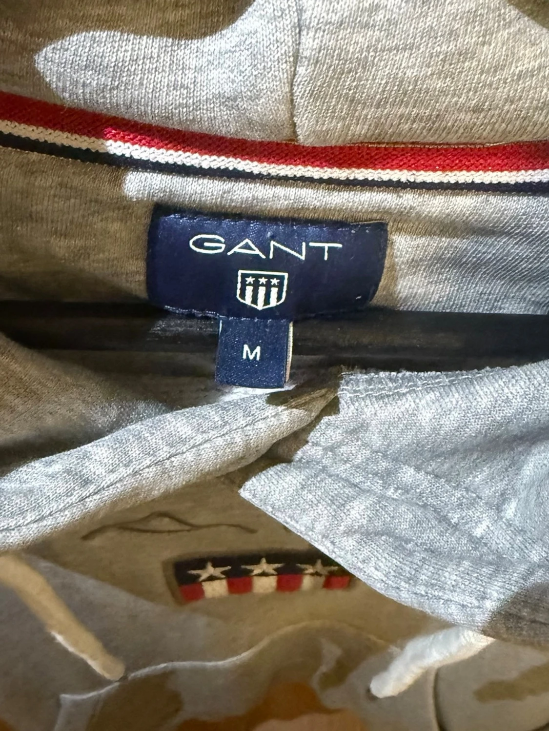 Grå hoodie från GANT med logga - 3