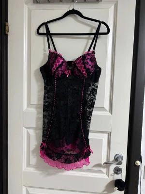 Nattlinne från Sexkiss - Nattlinne från sexkiss. Liten tråd lös längst ner.