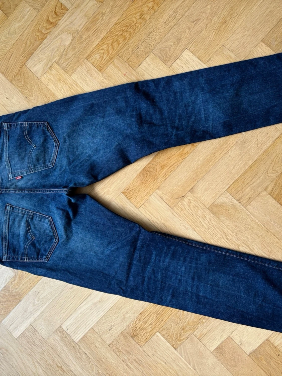 Mörkblå Levi's jeans straight fit
