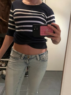 Fin randig tröja - Randig kortärmad tröja💕