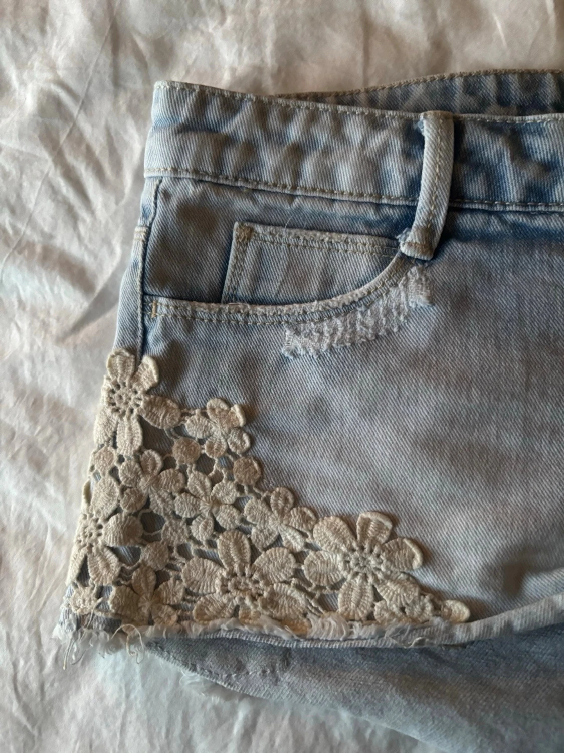 Lågmidjade jeansshorts  - 4