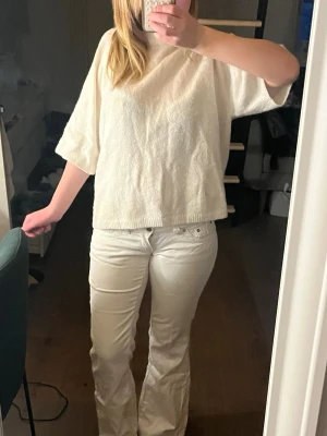 Stickad tröja - Jättefin trekvartsärmad stickad tröja som tyvärr inte kommer till användning! Skriv bara vid frågor💞💞