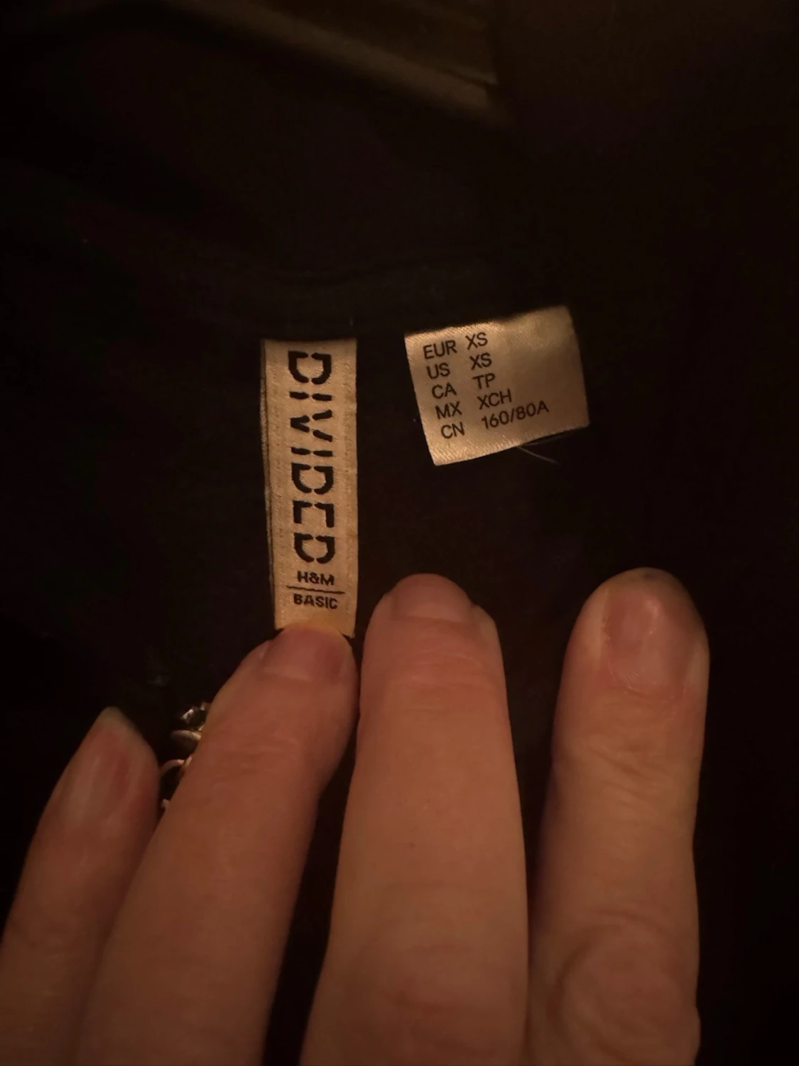 Svart cropped hoodie från H&M Divided - 1