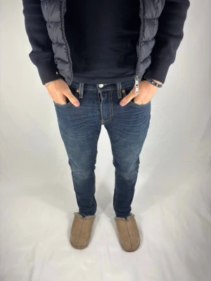 Levis jeans  - Levis jeans| W28 L30| modellen är 180cm| Hör av dig vid fundering! 