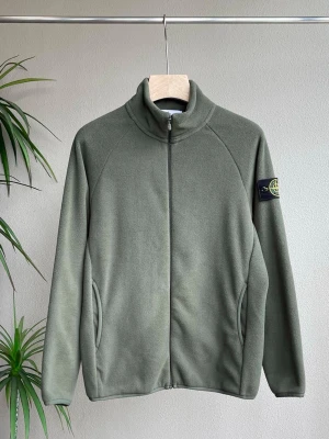 Grön fleecejacka från Stone Island - Tja, säljer en helt ny Stone Island Fleece zip-up✅ hör av er vid frågor!🙏