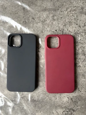 Iphone 13 skal - Säljer två mobilskal, ett i matt svart och ett i vinrött. I ny skick.